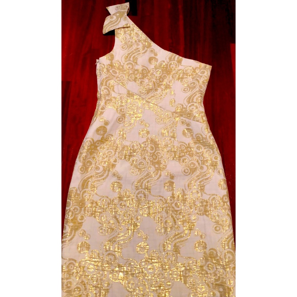 Donna Morgan Asymmetrical Dress in a mix of Cotton, Viscose & Metallic material